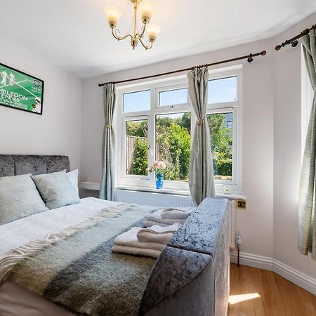 Lovely Garden Apartment In Wimbledon Town Centre With Private Parking By Wimbledon Holiday Lets Londra Dış mekan fotoğraf