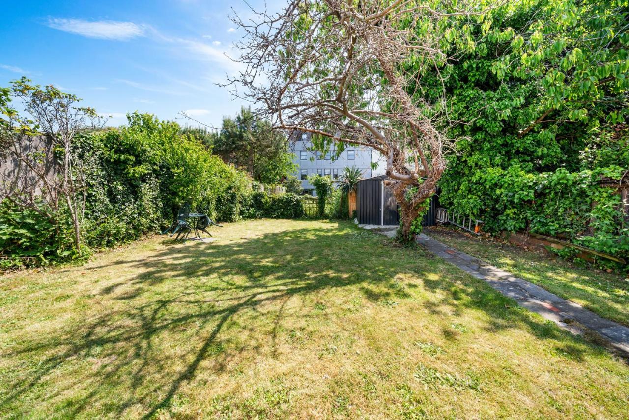 Lovely Garden Apartment In Wimbledon Town Centre With Private Parking By Wimbledon Holiday Lets Londra Dış mekan fotoğraf