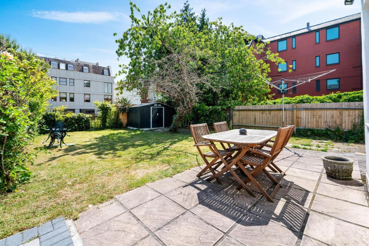 Lovely Garden Apartment In Wimbledon Town Centre With Private Parking By Wimbledon Holiday Lets Londra Dış mekan fotoğraf