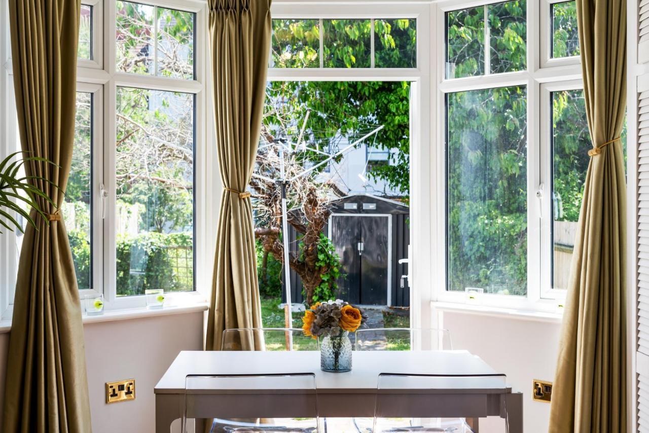 Lovely Garden Apartment In Wimbledon Town Centre With Private Parking By Wimbledon Holiday Lets Londra Dış mekan fotoğraf
