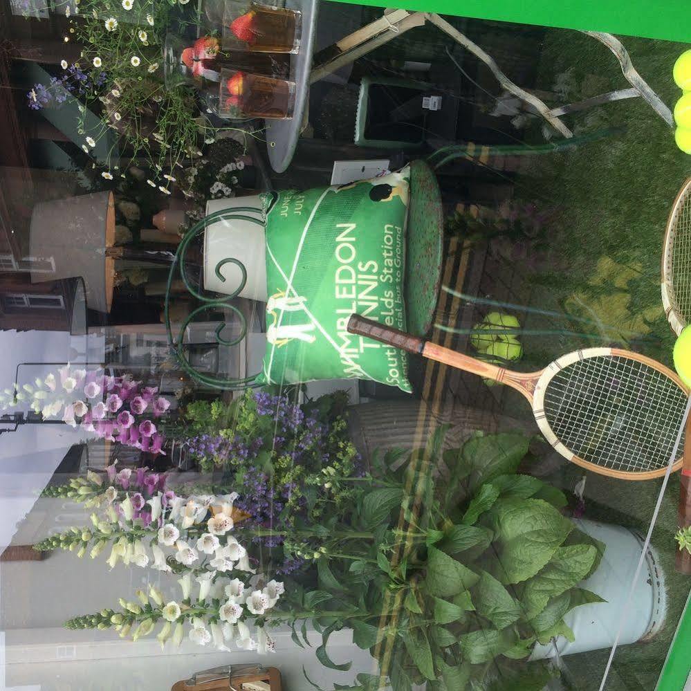 Lovely Garden Apartment In Wimbledon Town Centre With Private Parking By Wimbledon Holiday Lets Londra Dış mekan fotoğraf