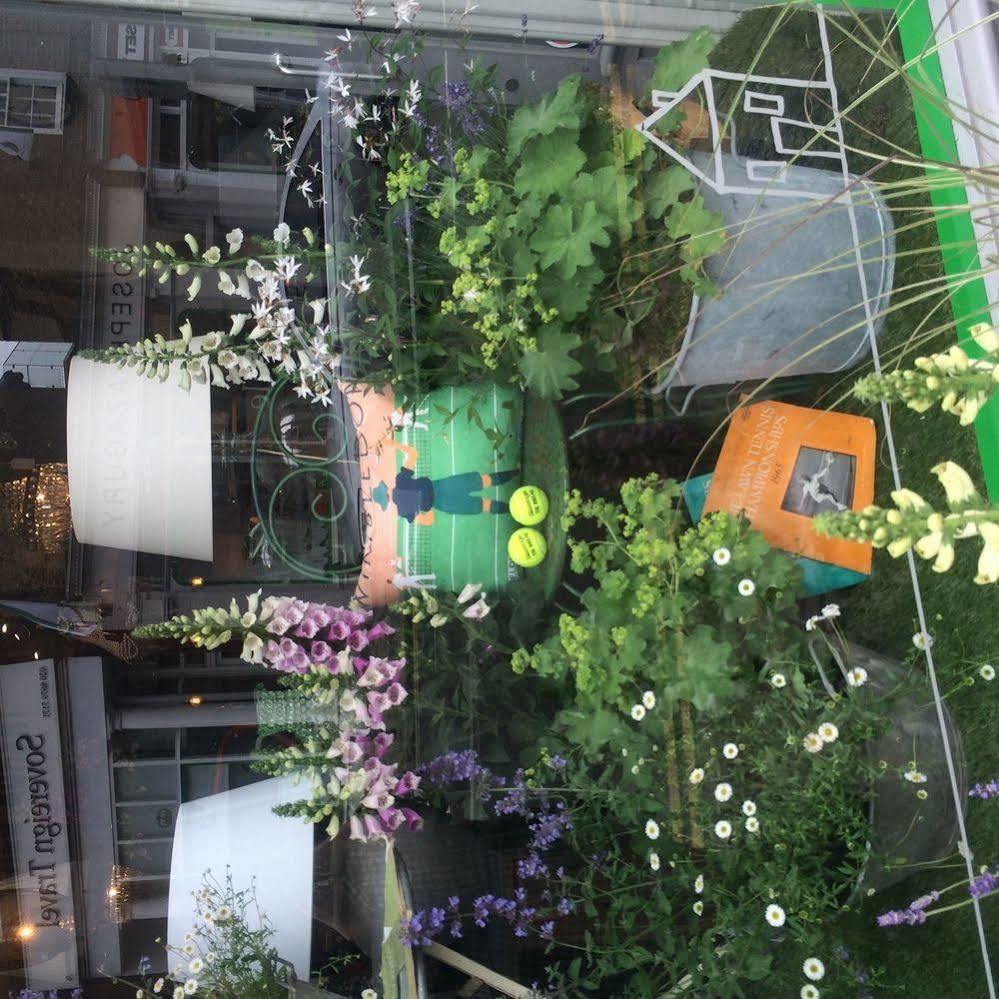 Lovely Garden Apartment In Wimbledon Town Centre With Private Parking By Wimbledon Holiday Lets Londra Dış mekan fotoğraf